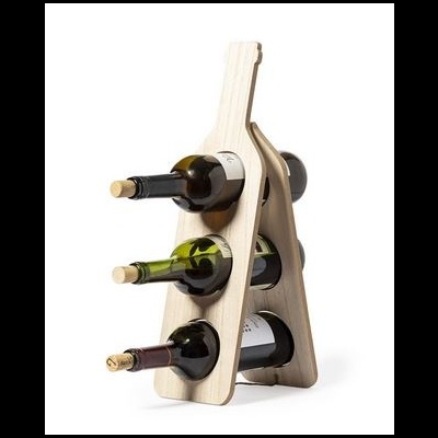 Suporte de madeira clara com três garrafas de vinho horizontalmente