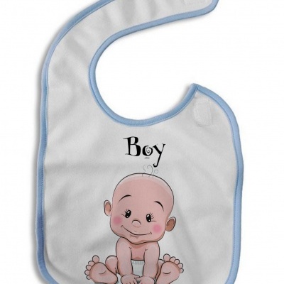 Babete branco com borda azul e desenho de bebé sentado com a palavra 'Boy'