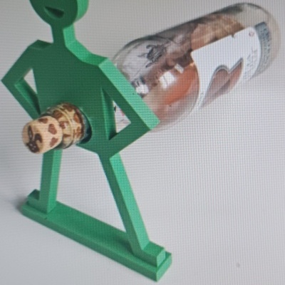 Suporte de garrafa verde em forma humana com garrafa de vidro