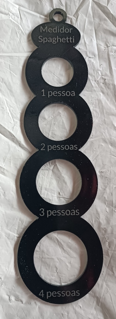 Medidor de spaghetti preto com diferentes tamanhos para 1 a 4 pessoas