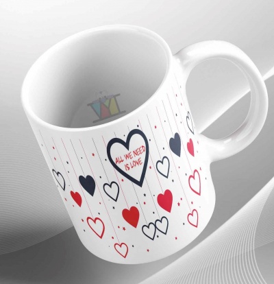 Caneca branca com corações e texto 'ALL WE NEED IS LOVE'
