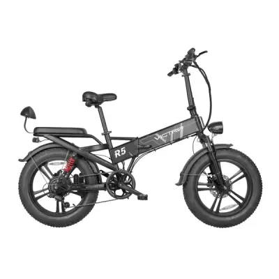Bicicleta elétrica dobrável preta com pneus grossos e farol