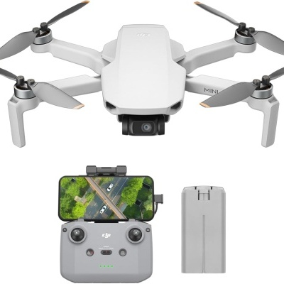 Drone branco com quatro hélices, controlo remoto com smartphone e bateria cinzenta