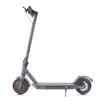 Trotinete elétrica cinza escuro com detalhes vermelhos e rodas sólidas
