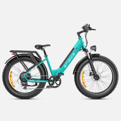 Bicicleta elétrica azul-turquesa com detalhes em preto e pneus grossos