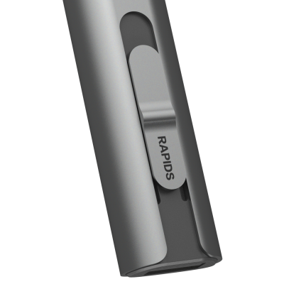 Dispositivo portátil cinzento com clipe onde está escrito RAPIDS