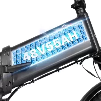 Bateria de bicicleta elétrica com células azuis e texto 48V55AH no quadro preto
