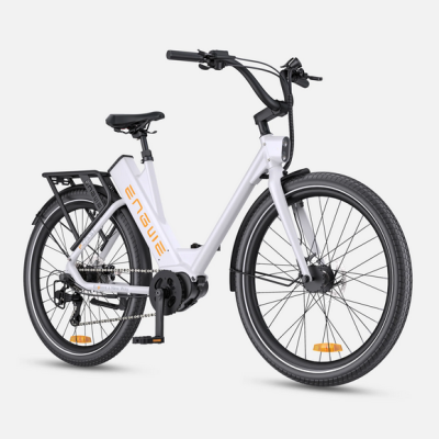 Bicicleta elétrica ENGWE branca com detalhes laranja e pneus pretos