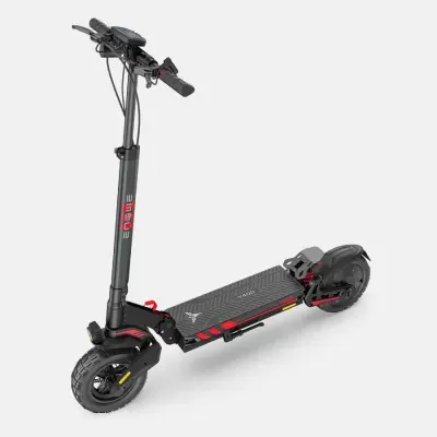 Trotinete elétrica preta com detalhes vermelhos e display digital no guiador