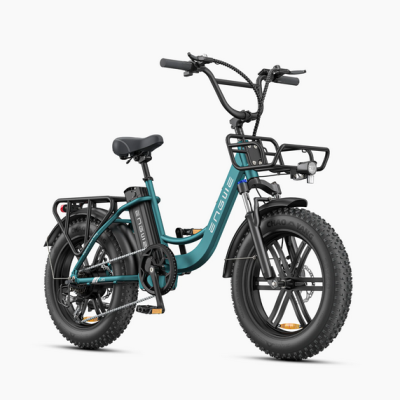 Bicicleta elétrica azul turquesa com pneus grossos pretos, selim preto e luz dianteira