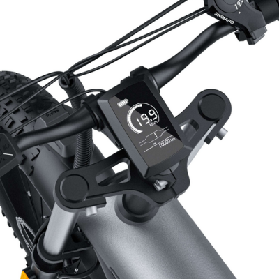 Painel digital num guiador de bicicleta elétrica com mostrador a 19.9 km/h e 10000 km.