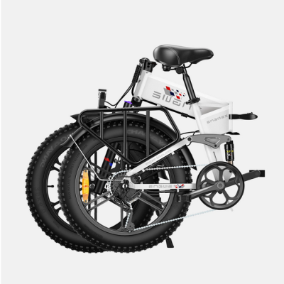 Bicicleta elétrica dobrável branca com pneus largos pretos
