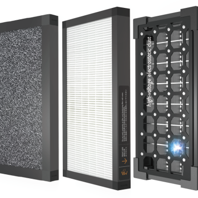 Três filtros retangulares para purificação de ar com diferentes texturas e inscrições