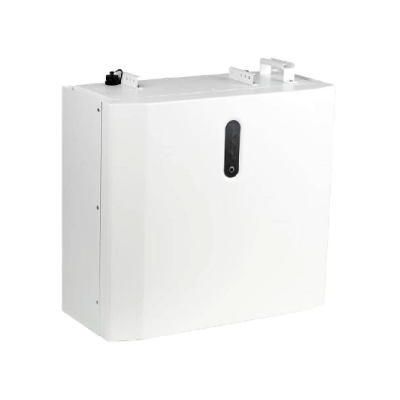 Armário metálico branco com alça e janela preta na porta