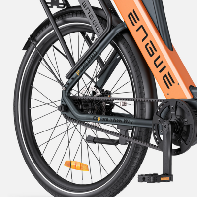Bicicleta elétrica laranja e cinza com texto ENGWE e P27S PRO