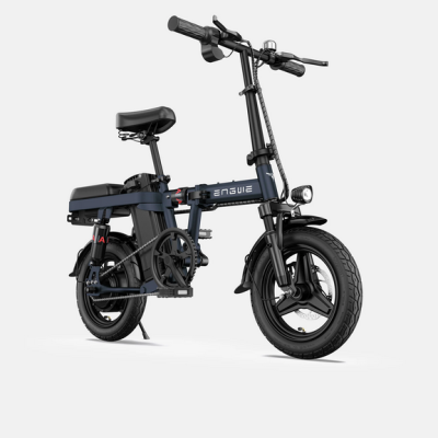 Bicicleta elétrica dobrável azul escuro ENGWE com pneus pretos em fundo branco