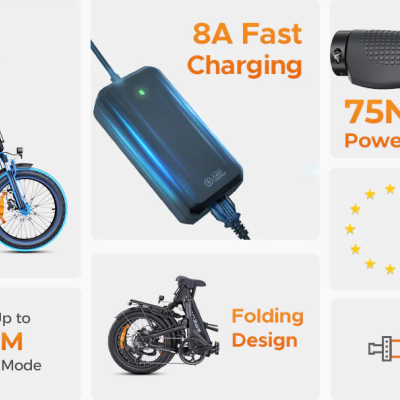 Bicicleta elétrica dobrável preta com detalhes azuis destacando características técnicas em texto laranja e cinza