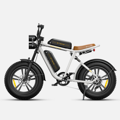 Bicicleta elétrica branca com pneus grossos e banco castanho