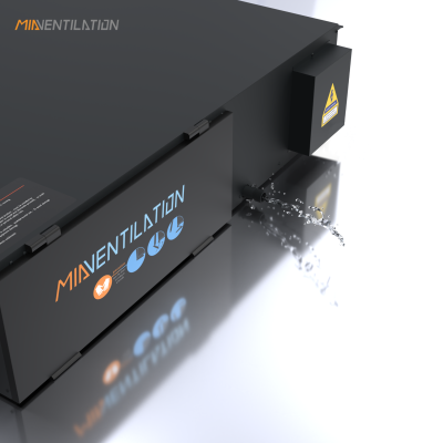 Máquina industrial preta com logo MIAVENTILATION e fluxo de água saindo de um tubo lateral