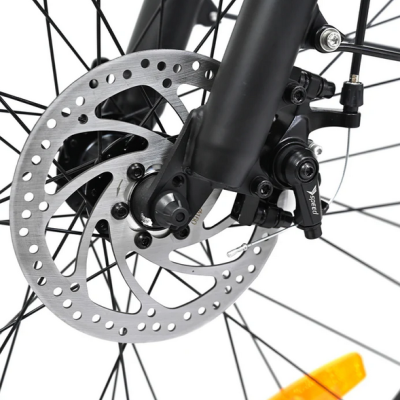 Roda de bicicleta com disco de travão e garfo preto