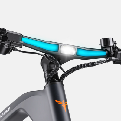Guiador de bicicleta elétrica cinza com luz azul e farol branco