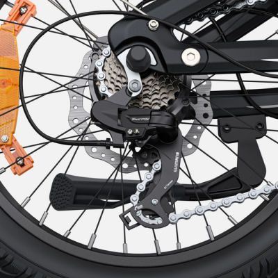 Roda traseira de bicicleta com desviador Shimano Tourney e disco de travão