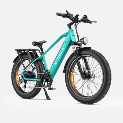 Bicicleta elétrica azul turquesa com pneus largos e luz frontal