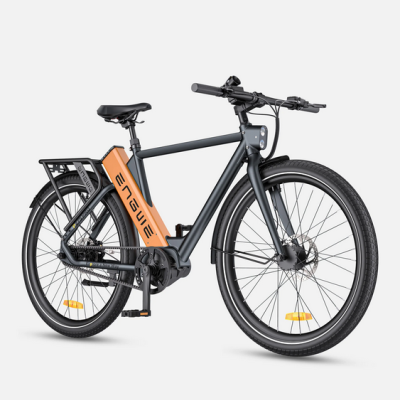 Bicicleta elétrica preta com bateria laranja e bagageira