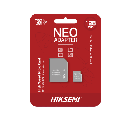 Cartão microSD com adaptador em embalagem vermelha da marca HIKSEMI