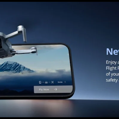 Drone preto sobre smartphone exibindo montanha e texto em inglês de aplicação