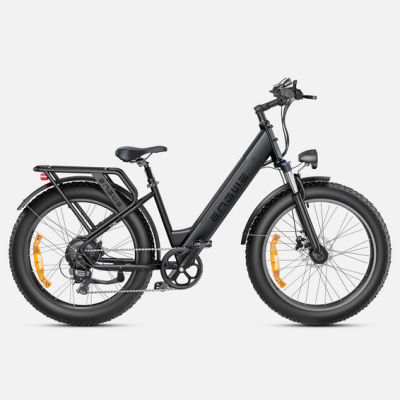 Bicicleta elétrica negra com pneus grossos e quadro de metal