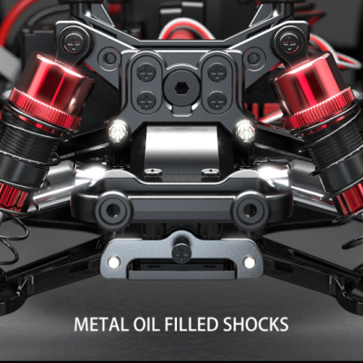 Suspensão metálica com amortecedores vermelhos e rodas grandes com pneus de borracha