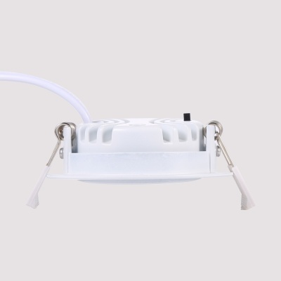 Luz LED embutida redonda branca com dissipação de calor e presilhas metálicas