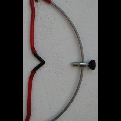 Arco de serra com cabo vermelho e estrutura metálica