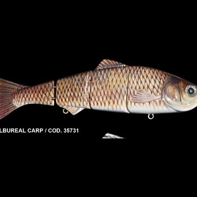 Isca de pesca em forma de carpa segmentada com textura de escamas e olhos realistas