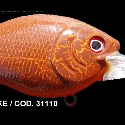 Isco artificial castanho para pesca em forma de peixe com texto identificativo