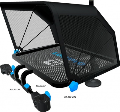 Acessório para bicicleta preto com ajuste azul e rede metálica
