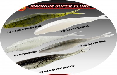 Cinco iscas de pesca Magnum Super Fluke em várias cores com códigos e nomes