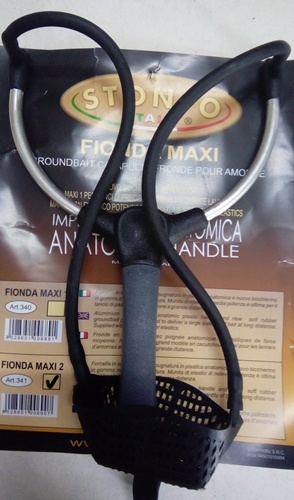 Catapulta para pesca Stone Flood Fionda Maxi com estrutura preta e suporte de plástico.