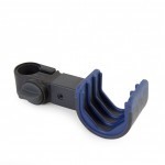 Suporte plástico preto e azul para fixação em tubo.