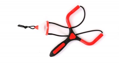 Estilingue desportivo preto e vermelho com corda preta e suporte de projéteis