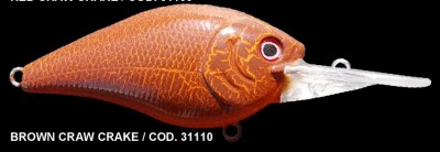 Isco artificial castanho para pesca em forma de peixe com texto identificativo