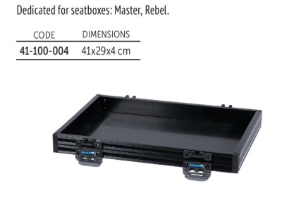 Caixa preta retangular aberta com presilhas azuis e pretas, dimensões 41x29x4 cm, código 41-100-004