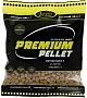 Saco preto e amarelo de pellets para aquecimento com texto 'PREMIUM PELLET'