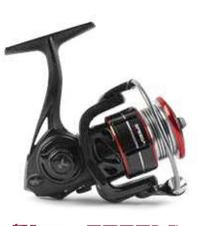 Carretel de pesca preto com detalhes vermelhos e prateados