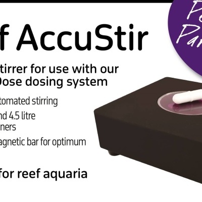 Agitador magnético preto com peça branca e texto descritivo em inglês