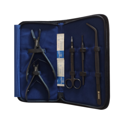 Conjunto de ferramentas de precisão num estojo azul