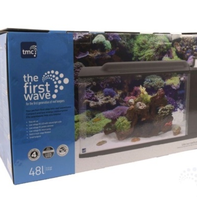 Caixa de aquário de vidro com tampa preta e 48 litros da marca tmc