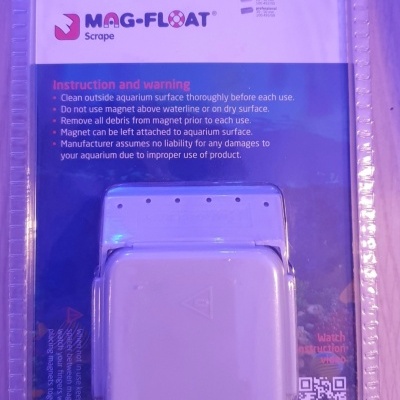 Limpa aquários MAG-FLOAT Scrape embalado com instruções e QR code