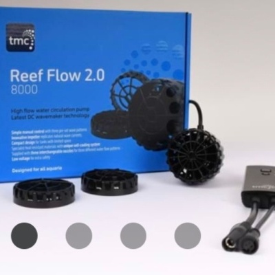 Produto para aquário Reef Flow 2.0 com rotores pretos, controlador cinzento e caixa azul